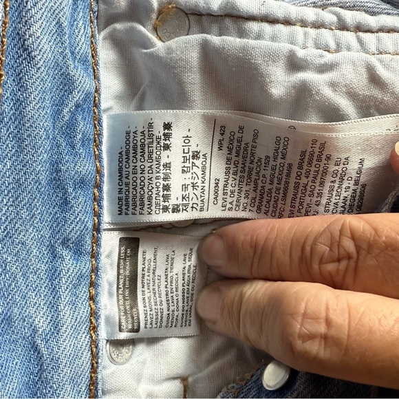 Levi's Strauss 501 Blue Distressed Jean Shorts W25 - Picture 7 of 9
